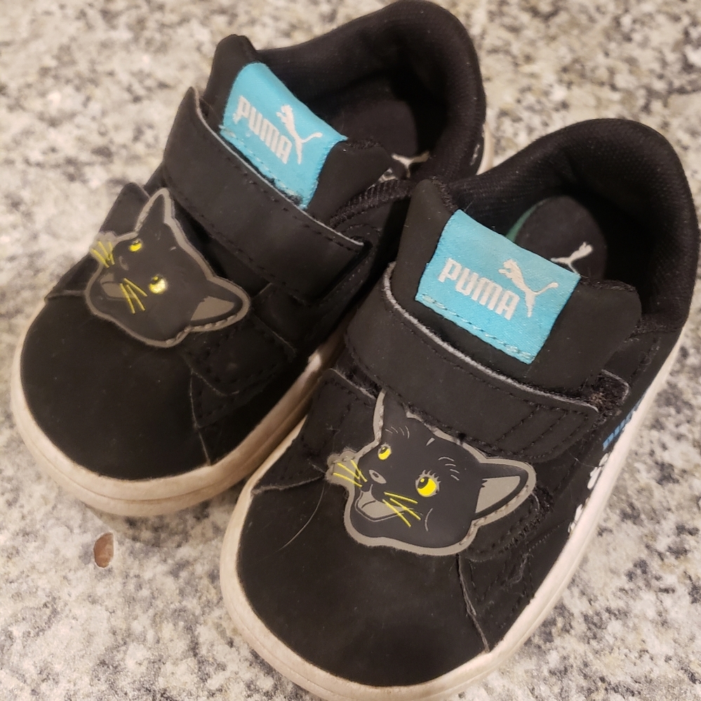 👶Toddler Pumas , Sz 5💕